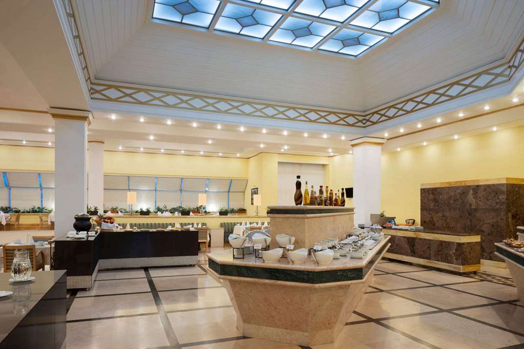 Ramada Plaza Astana Hotel Restaurante foto